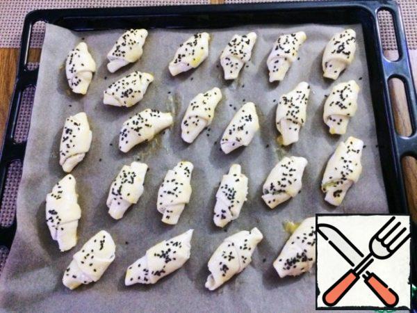 Grease croissants with yolk and sprinkle with sesame / poppy seeds.