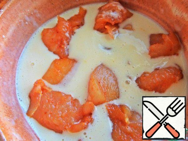 Beat the eggs with milk and flour (starch) and put a few chicken cubes in the eggs.

