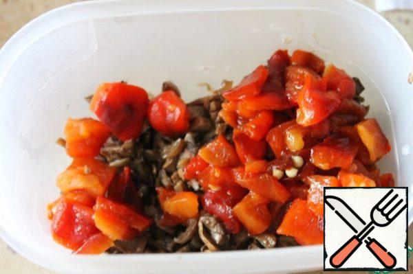 Add diced fried red pepper to the fried mushrooms.
