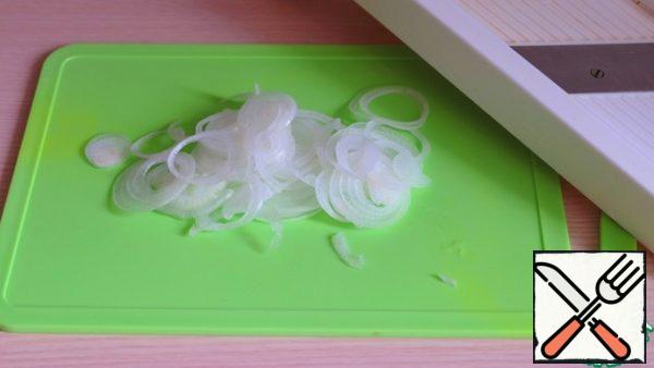 Onions chop thin rings.