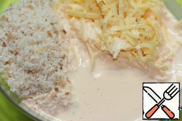 Mix the cream and egg mixture with bread crumbs and grated cheese.
If the mixture seems too thick add milk.