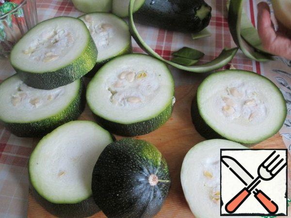 Take a large zucchini and cut it into round portion slices.
