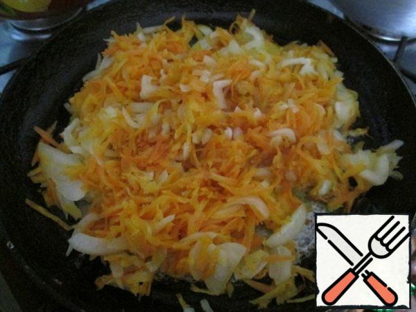 Fry onions and carrots in a pan until Golden brown.