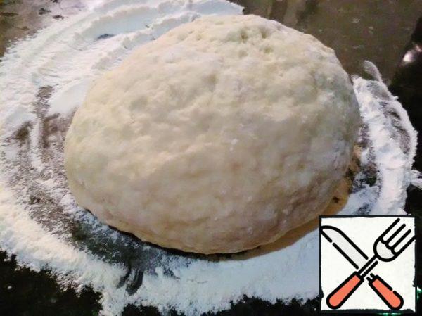 Now let's move on to the strudel.
The process of preparing the dough, I'll just describe.
Nothing complicated.
Stir 2 eggs with water and a pinch of salt.
Gradually introduce the flour and knead the dough.
The dough should be elastic.
It's like dough for dumplings.
Spread it on the floured table.