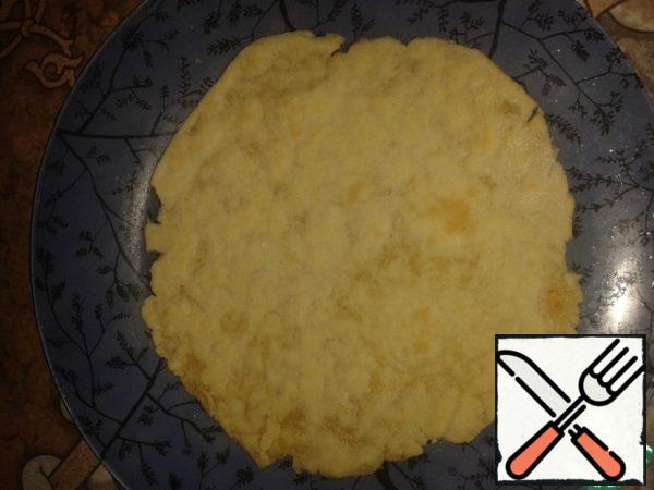Fry the cake in a frying pan on both sides without oil.
