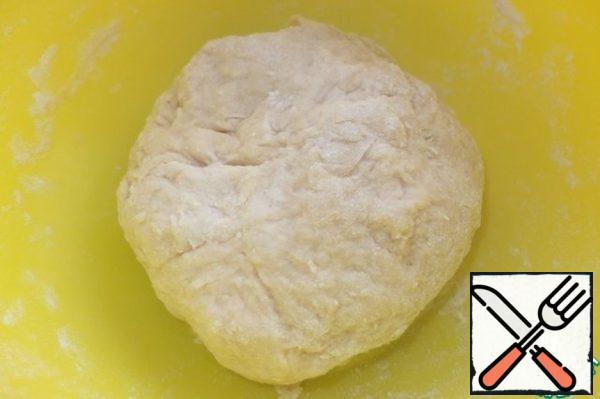 Knead the dough. Put the dough in the refrigerator for 20-30 minutes.
