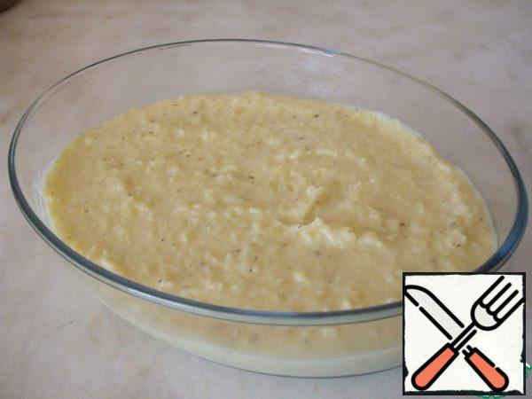 Put the mashed potatoes in a frying pan.
