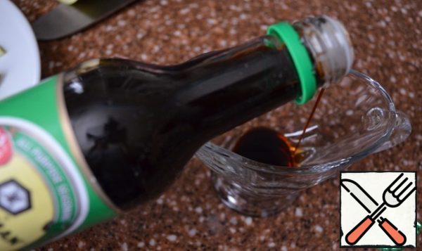 In a saucepan, mix balsamic vinegar and soy sauce.
