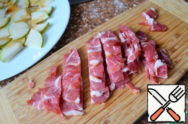 For the original recipe used ham. But I found a decent alternative-smoked pork neck. Slice it into thin strips, then into cubes. Spread out top on a pear.