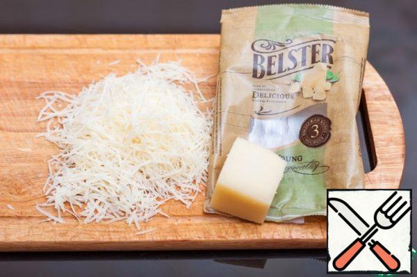 We will need 100 grams of high-quality cheese.
Rub half and add to the puree, and use the rest as a filling.
