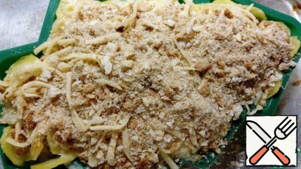 Mix the delayed cheese with breadcrumbs. Remove the pan from the oven, sprinkle with the mixture. Put in the oven for another 30 minutes.
Bon appetit!