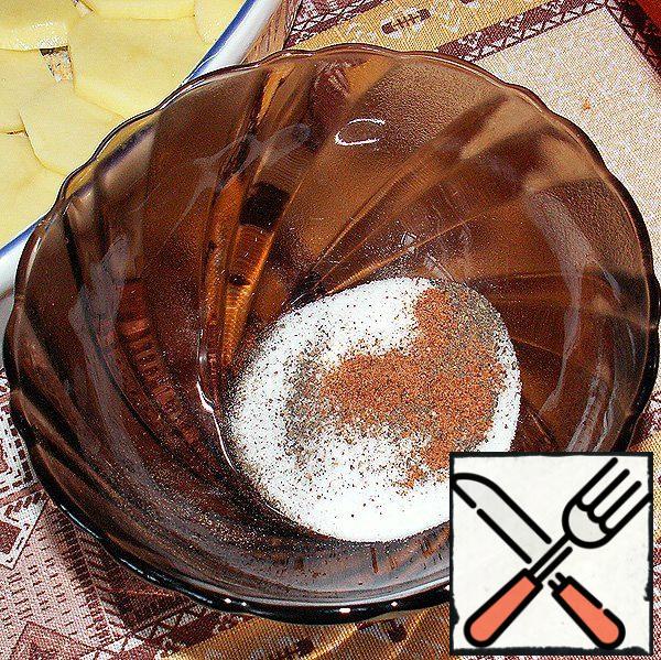 Mix 2 teaspoons of salt, a third of a teaspoon of pepper and a third of a teaspoon of nutmeg.
