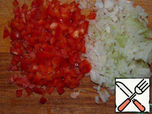 Onion (preferably red, but not necessarily) and bell pepper finely chop.