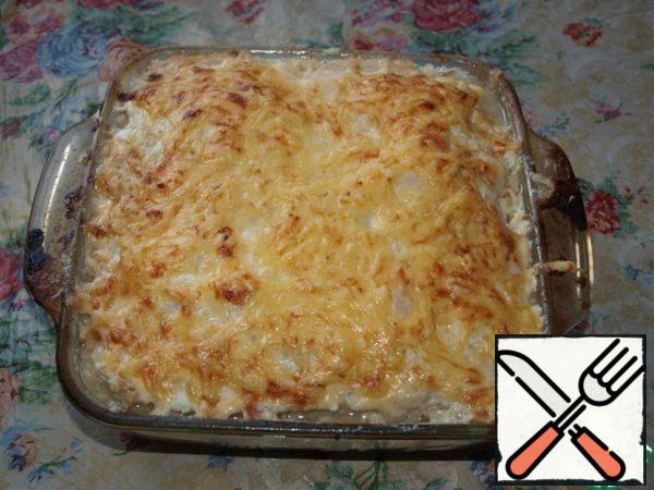 Put in a preheated oven for 30-35 minutes. Sprinkle the resulting mass with grated cheese and bake for another 10 minutes until golden brown. Our casserole is ready, please.