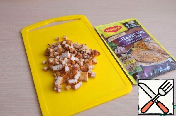 Cut the breast into small cubes.
