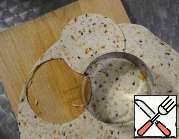 Serving ring to cut out circles of tortilla.