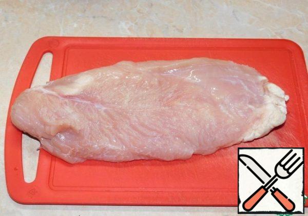 Wash Turkey fillet, dry and cut into pieces.