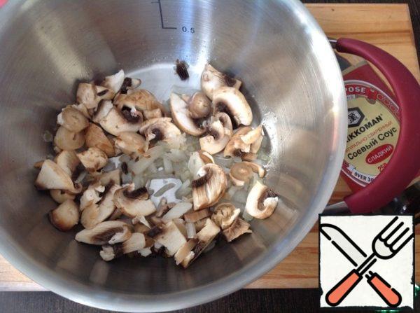 In a saucepan add about 1 Cup of chopped mushrooms (legs and small pieces). Simmer the mushrooms until all liquid has evaporated.