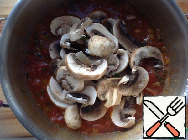 As soon as the soup boils, add the remaining mushrooms and cook on low heat for 10-15 minutes until ready. Pour lemon or lime juice and remove from heat.