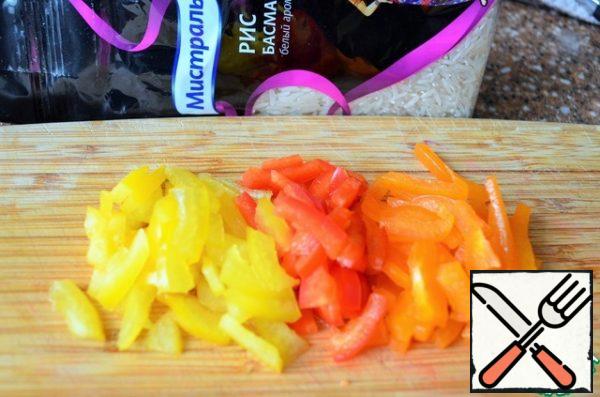 Pepper (it is better to take pieces of colored)
cut into thin short strips.
