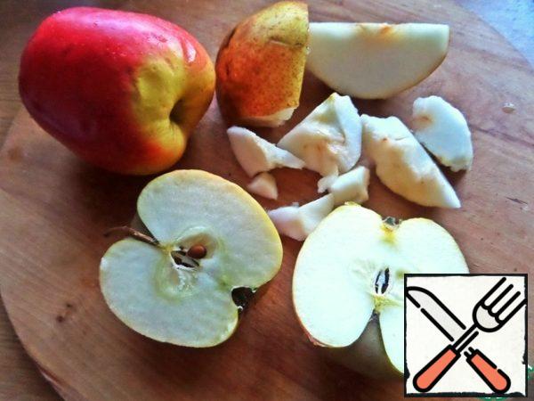 Peel the apples and pears from the middle.
