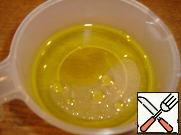 Mix olive oil with pineapple syrup (2 tablespoons of syrup).