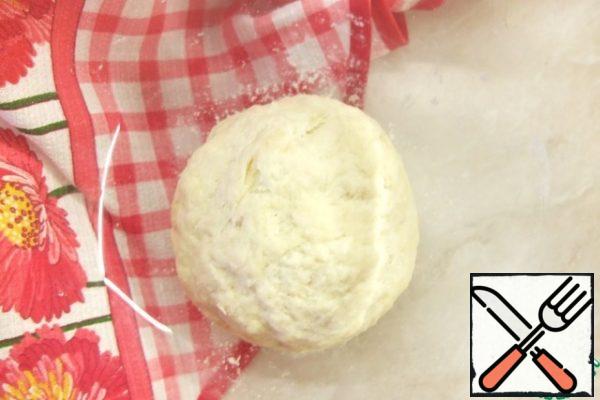 Roll the dough into a ball, cover with a towel and leave to rest for 15-20 minutes.