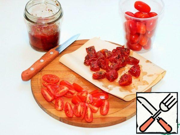 Cut dried and fresh tomatoes into small pieces.
