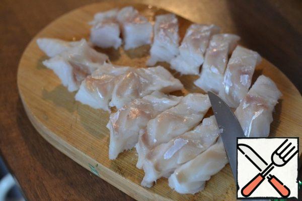Cod fillets cut into pieces with a width of 2 cm.