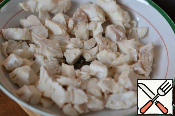 Lay out the pieces of cod in the marinade and cook over low heat for 5 minutes. Drain the marinade. The fish put in a separate large bowl.
