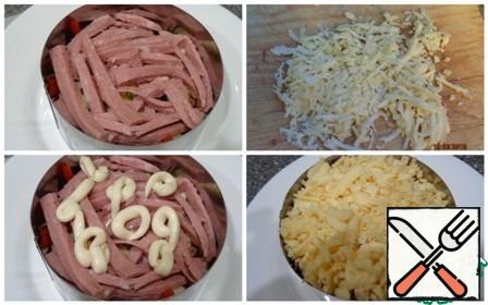 To continue, sausage, mayonnaise. Cheese shred and terminate them with a salad.
