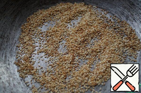 Meanwhile, fry sesame seeds in a dry pan until Golden brown.