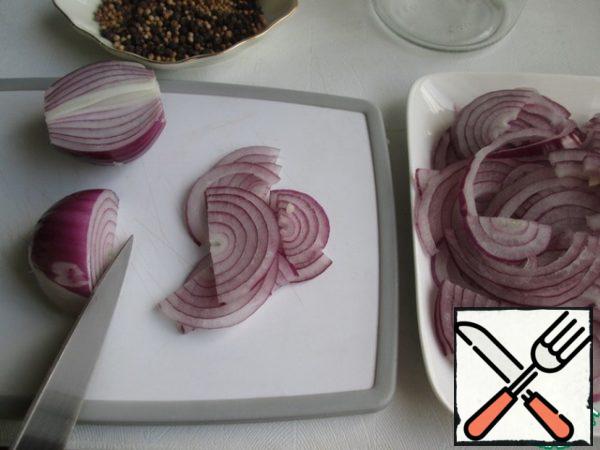 Onions cut into half rings.
Coriander, mustard, black pepper seeds mix well.