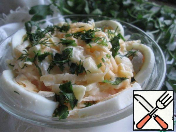 Before serving, sprinkle with chopped herbs and add egg slices.