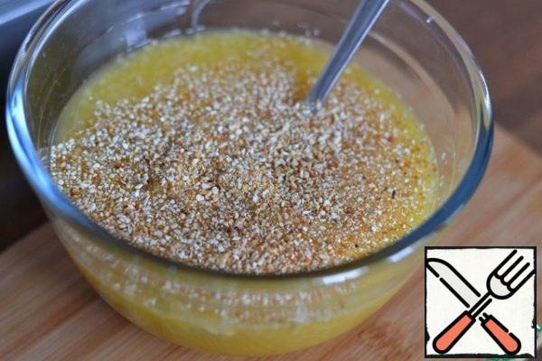 In a bowl, mix orange juice, orange zest, honey, jam, mustard, ginger and salt.