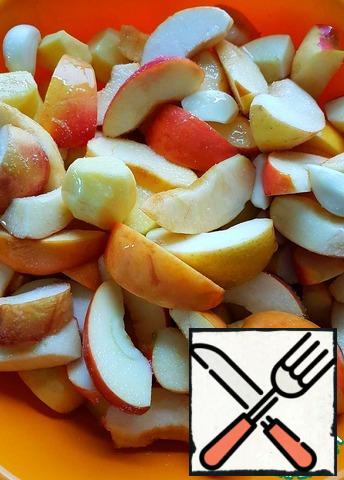 Peel 1 head of garlic,. Add garlic cloves to the hams, plus apples, potatoes and vegetable oil. Lightly salt.
