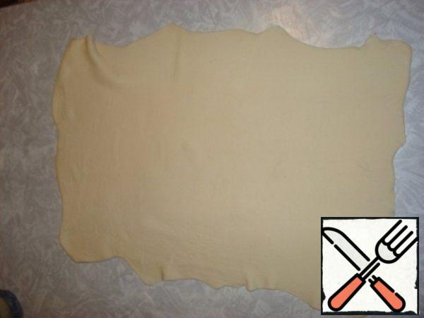 Melt the butter and spread it on baking trays. Put the sheets on top of each other.

