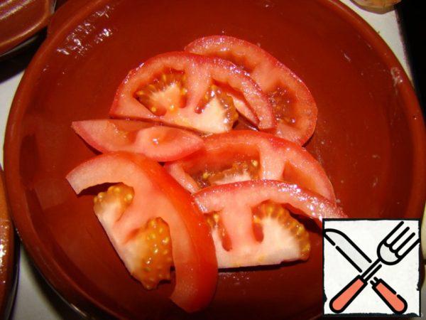 Form grease with oil...(I did in portions,it is not necessary...you one great) Spread a layer of tomatoes.