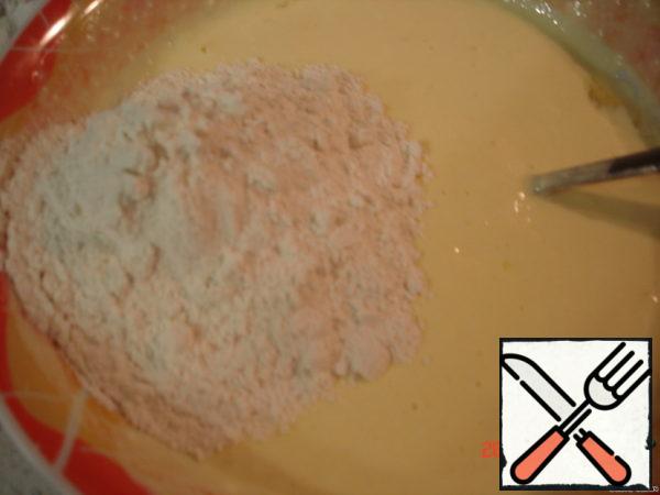 Add flour - the mass will turn out like sour cream.
Divide into 2 parts.
