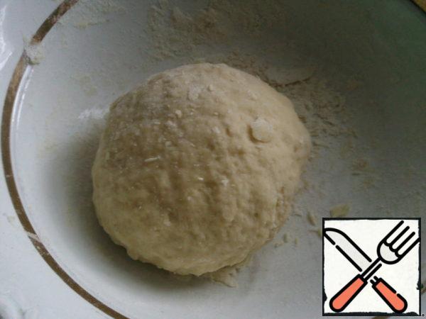 Mix flour with salt and sugar, add egg, vegetable oil and water. Knead the dough and leave for 30 minutes.