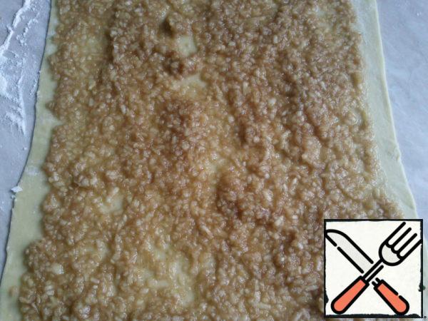 Spread the filling evenly.
