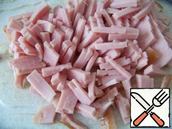 Ham (suitable for any boiled and smoked meat product, the main thing is that without fat layers) cut into thin slices.