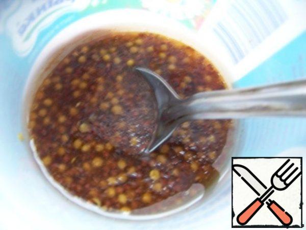 Filling: mix vegetable oil, mustard, soy sauce, a little salt.

