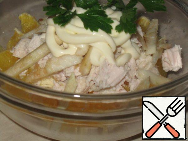 Season with light mayonnaise or sour cream (yogurt).