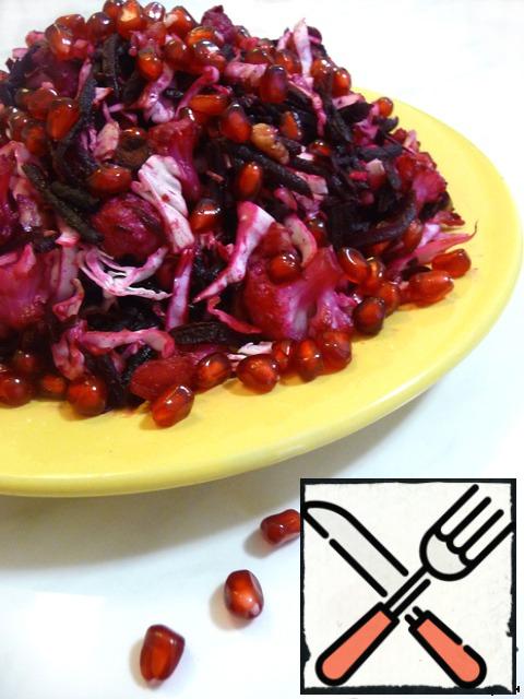 Combine, stir and place on a plate. Sprinkle with pomegranate seeds.