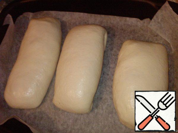 These are the rolls-the rolls we got. Cover with foil and put in the oven (preheat to 200 deg.) for 40 minutes...
Remove the foil, sprinkle the rolls with cheese and leave for another 30 minutes (T* 280 deg.) in the oven (until the cheese is browned)