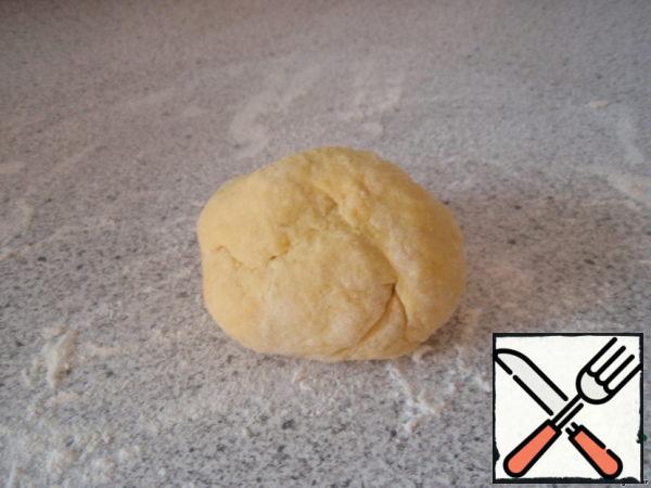 Add salt and butter to flour. Mix all ingredients with a mixer and gradually pour 50 ml of warm water into the dough.
At least 10 minutes to knead the dough with your hands until it becomes elastic.
Roll the dough ball and lightly coat it with vegetable oil. Put for 30 minutes under a heated bowl.