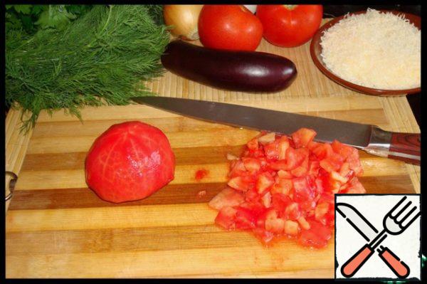 Peel the tomato and dice it.
Peel the tomato (blanch) is very simple. You have to put it in boiling water for one minute. After that, the peel is removed very easily.