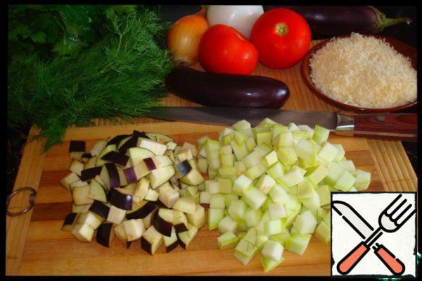 Meanwhile, cut the zucchini and eggplant into small cubes.
