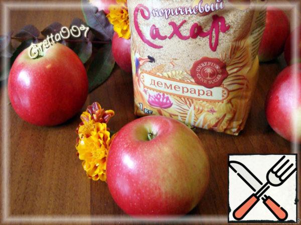 Let's start with the first secret ingredients.
Apples and sugar for the filling. Their number should be selected according to your taste. The recipe says what I like. Sugar is better to take brown, large or small - it doesn't matter. The main thing here is the aroma.
